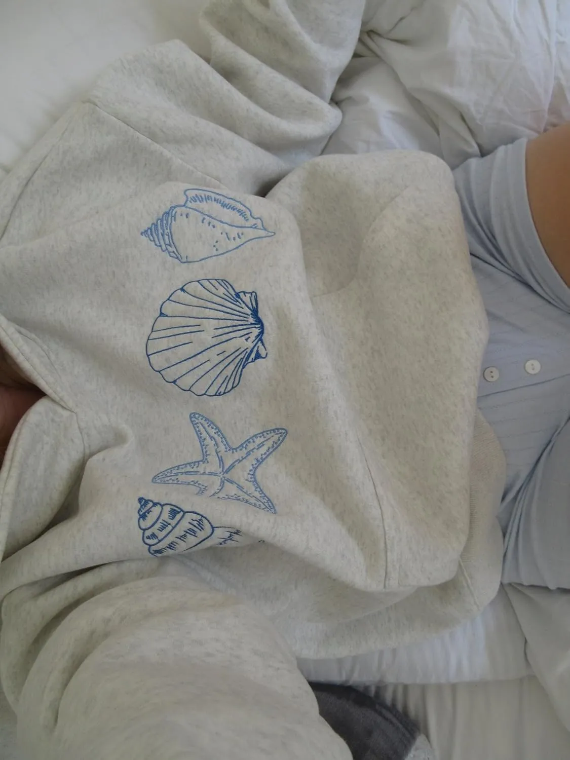 Cute Graphic Hoodies for Women Teen Girls Y2k Ocean/Seashell Oversized Sweatshirt Long Sleeve Pullover Streetwear