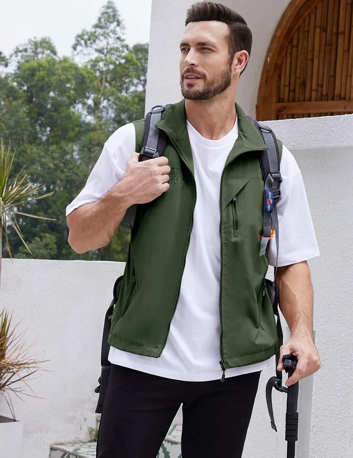 Gihuo Men's Lightweight Softshell Sleeveless Golf Vest with Zipper Pockets for Travel Hiking Fishing Safari Outwear