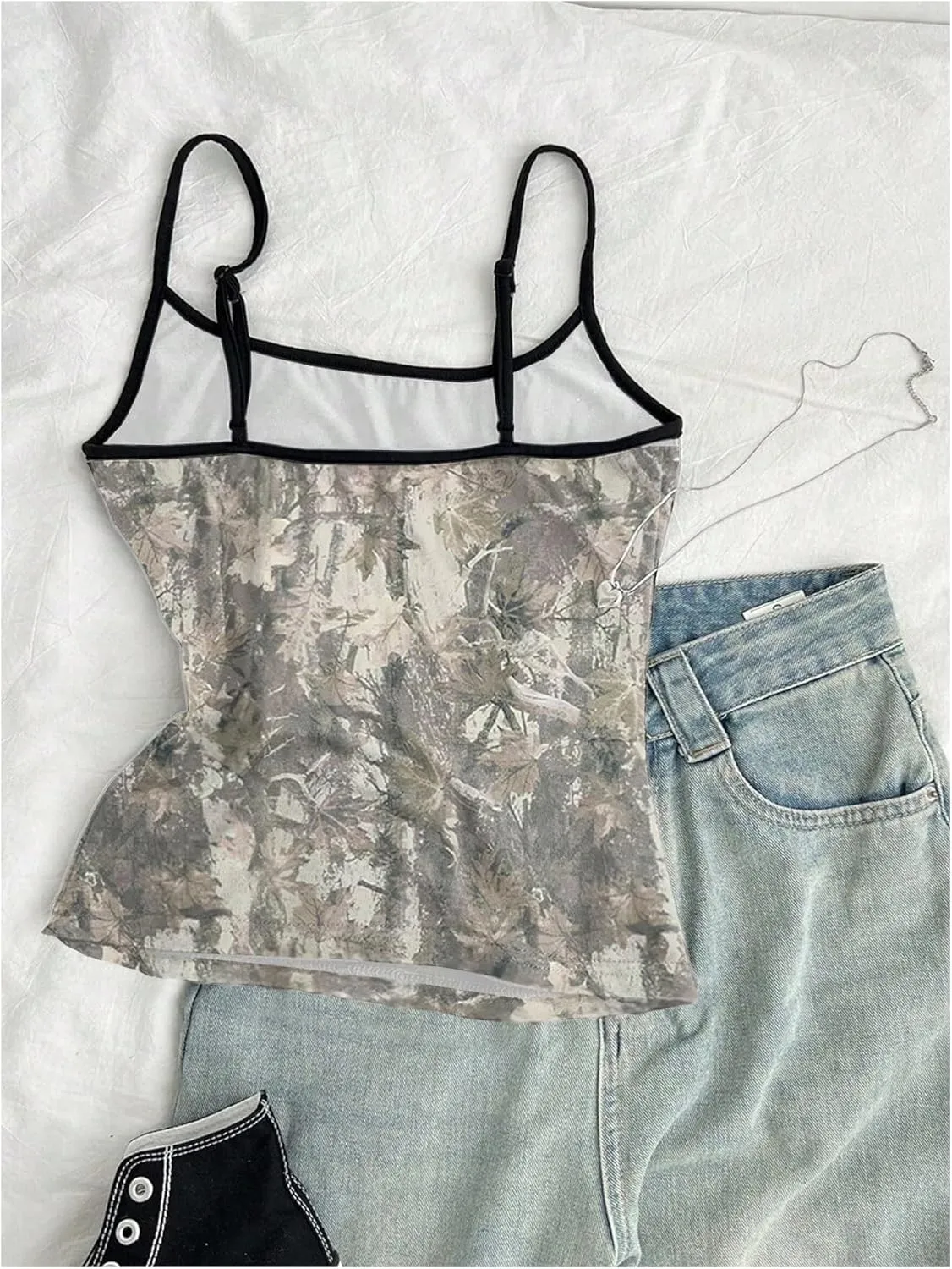 MakeMeChic Women's Camo Camisole Leaf Print Spaghetti Strap Racerback Y2K Cami Crop Tops