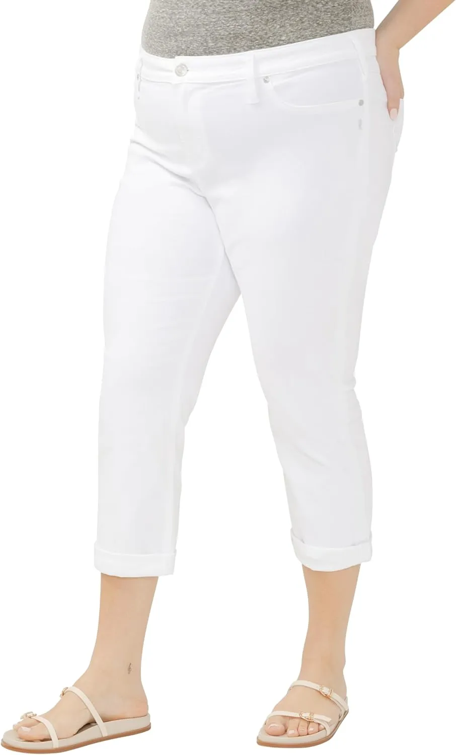 Silver Jeans Co. Women's Plus Size Elyse Mid Rise Comfort Fit Capri Jeans